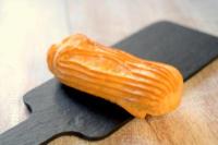 Пирожное "Эклер" с шоколадной глазурью